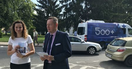 Pojechaliśmy w trasę z busem 500+. Sierpc walczy o setkę urodzin