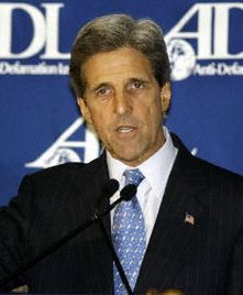 Kerry rozważa opóźnienie swej nominacji prezydenckiej