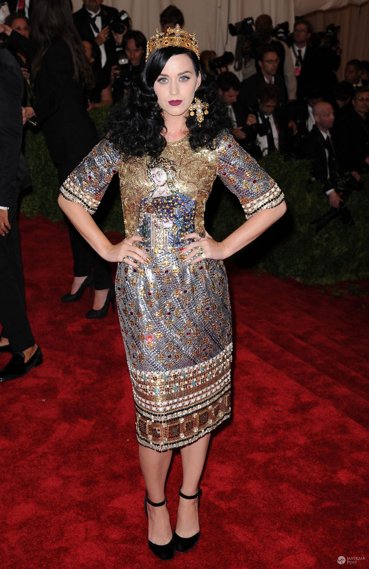 Katy Perry w sukience z motywem Matki Boskiej od Dolce&Gabbana, MET Gala 2013 (fot. ONS)