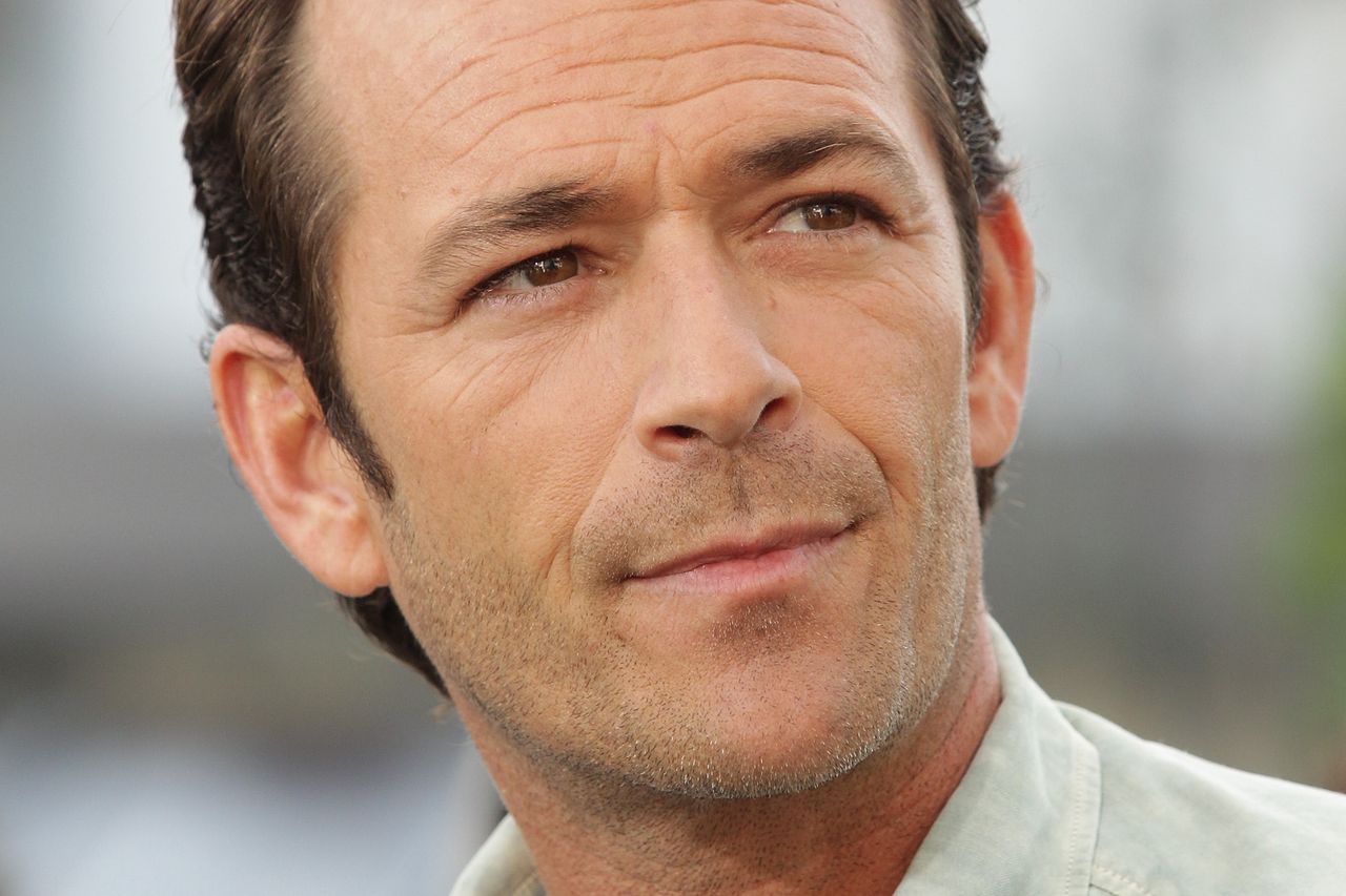 Luke Perry miał udar. Wzruszający wpis serialowej dziewczyny