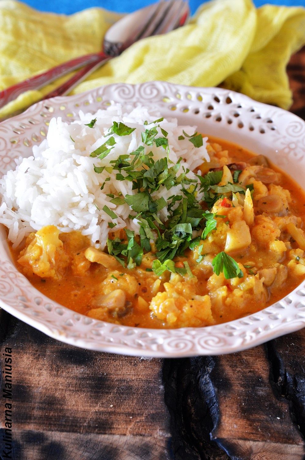 Curry z kalafiorem i cukinią. Obiad w azjatykim stylu