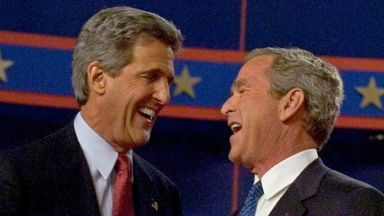 Bush i Kerry przed rozpoczęciem debaty