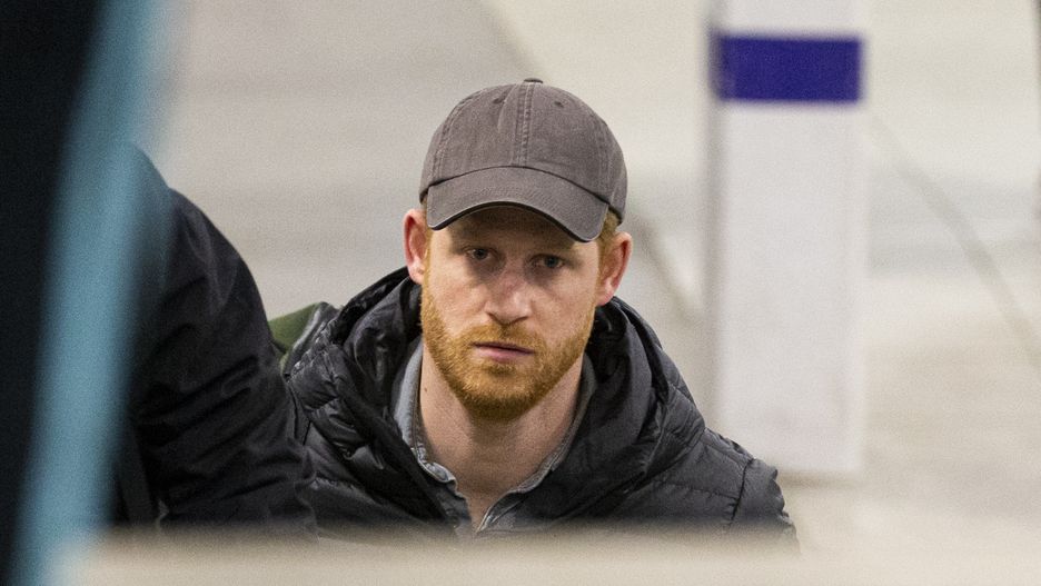 Harry na lotnisku w Szkocji