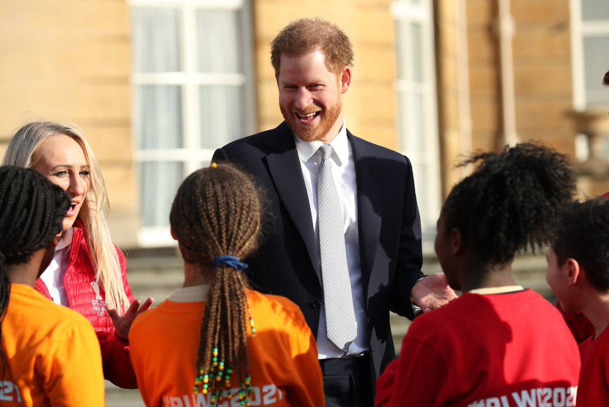 Książę Harry na spotkaniu z młodzieżą. Fot. Twiitter Royal Family