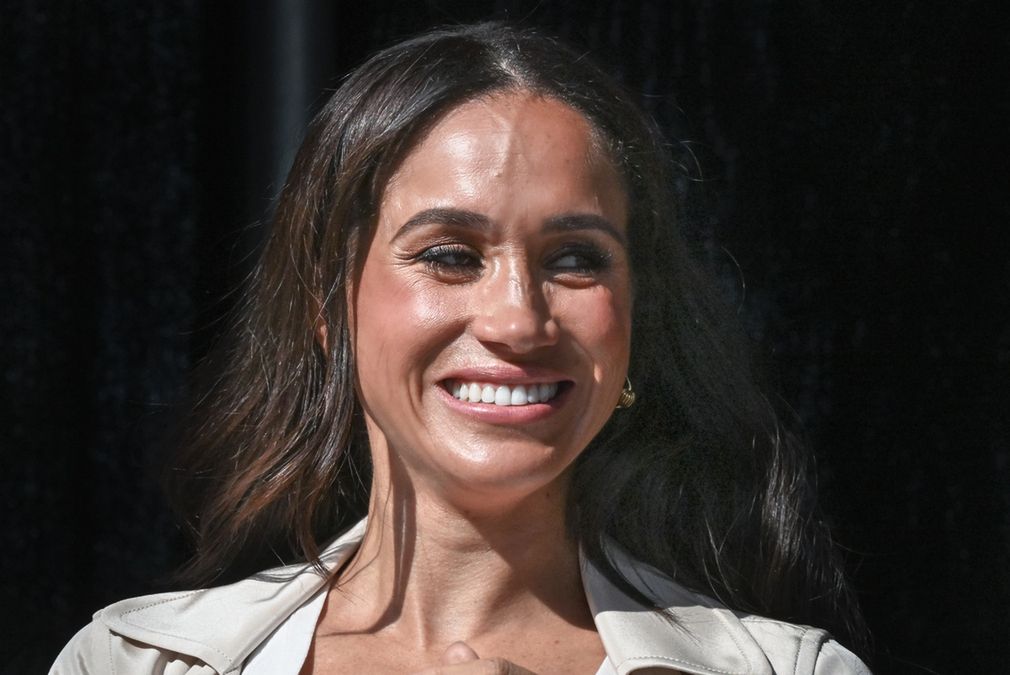 Düsseldorf, Germany, 16th Sep 2023. Meghan, the Duchess of Sussex and Prince Harry, the Duke of Sussex attend the swimming medals ceremony on stage in the Invictus Village and hand out medals to several of the winners. Day 6 of the Invictus Games Düsseldorf in and around the Merkur Spiel Arena. 21 nations participate in the games this year., Credit:Imageplotter / Avalon