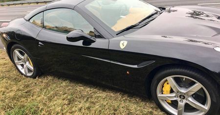 Wpadł złodziej ferrari. Policja radzi: było jechać szybciej