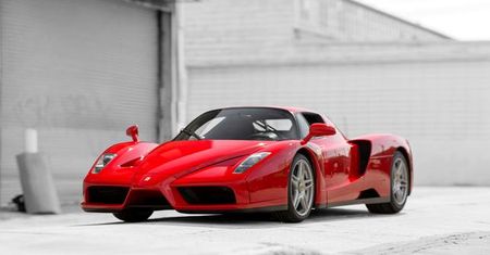Historia Ferrari Jana Pawła II. Prezent od fabryki gratką dla kolekcjonerów