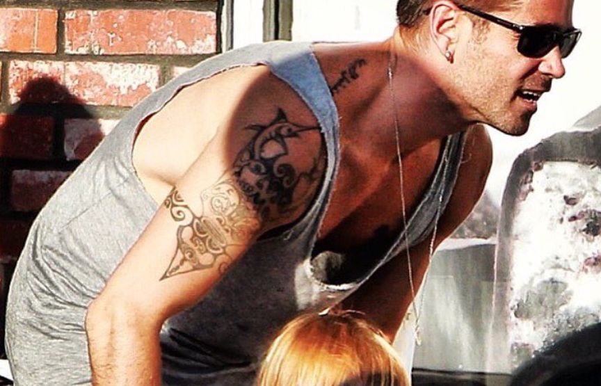 Colin Farrell usunął paskudny tatuaż