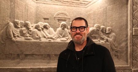 Poszedł na wojnę z Facebookiem. Jim Carrey w nowej roli