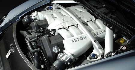 Szlachcic na dopingu - Aston Martin V12 Vantage RS