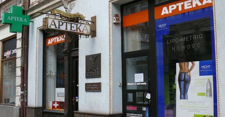 Koronawirus w Polsce. Nowe zasady korzystania z aptek