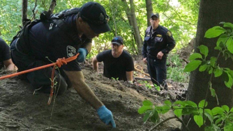 Funkcjonariusze policji poszukują ciał ofiar