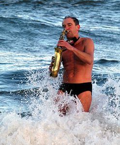 Morsy z Trójmiasta powitały Nowy Rok kąpielą w Bałtyku