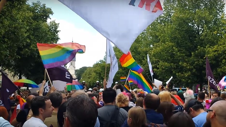 Częstochowa: prokuratura umorzyła śledztwo w sprawie znieważenia symboli narodowych na Marszu Równości