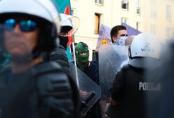 Marsz nacjonalistów w Warszawie. Policja zatrzymała mężczyznę, który miał na sobie koszulkę z symbolem SS