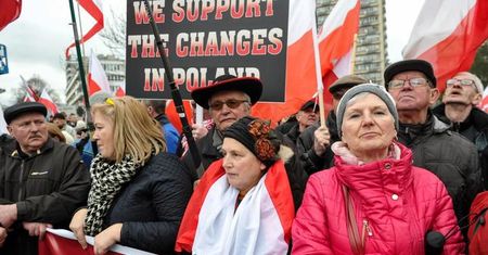 Milion podpisów zamiast marszu. Demonstracja "Gazety Polskiej" odwołana