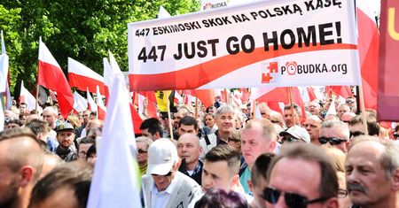 Marsz przeciwko "ustawie 447". Rolnicy z AgroUnii razem z Korwinem-Mikke, Bosakiem i Braunem