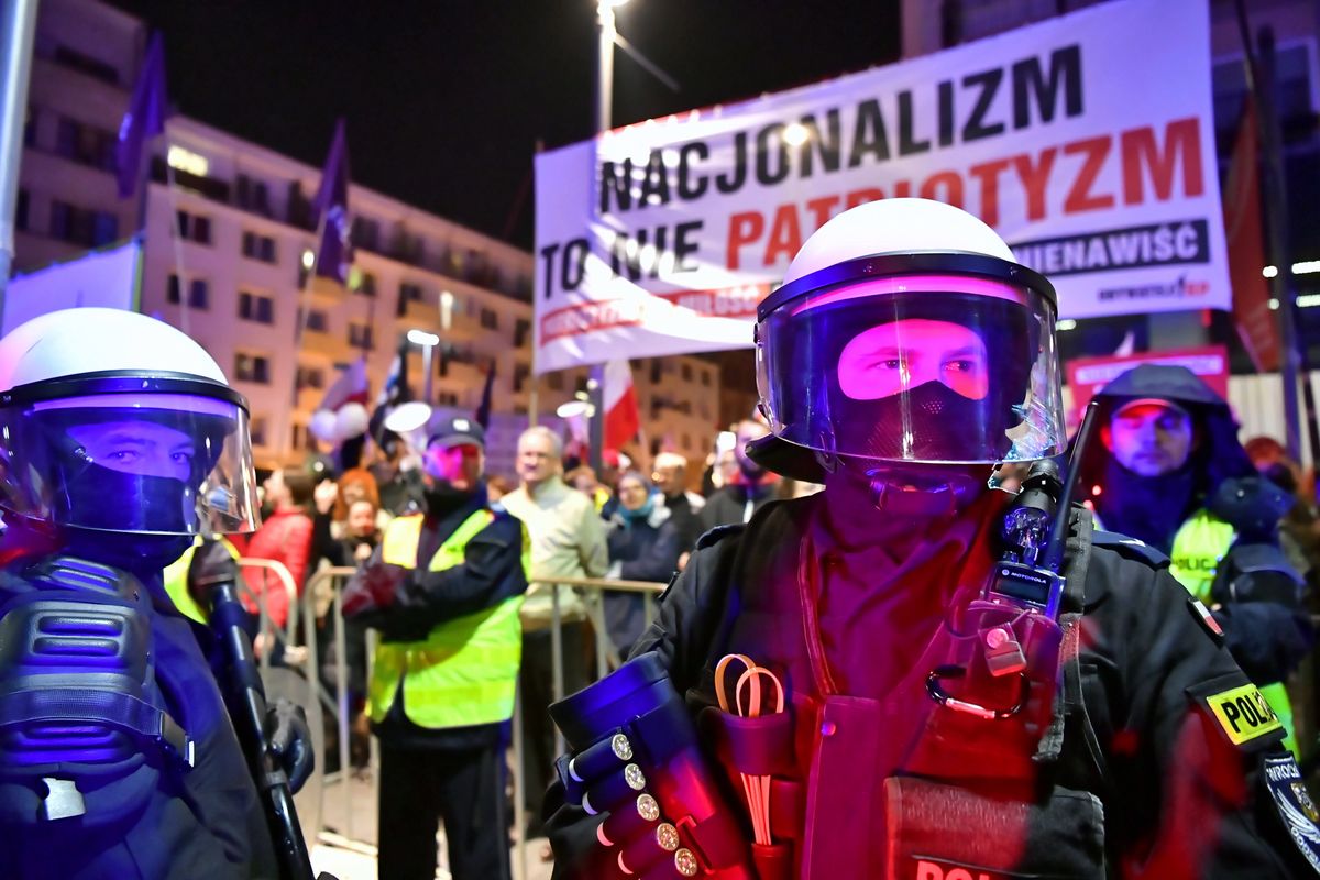 Policja szuka uczestników marszu we Wrocławiu