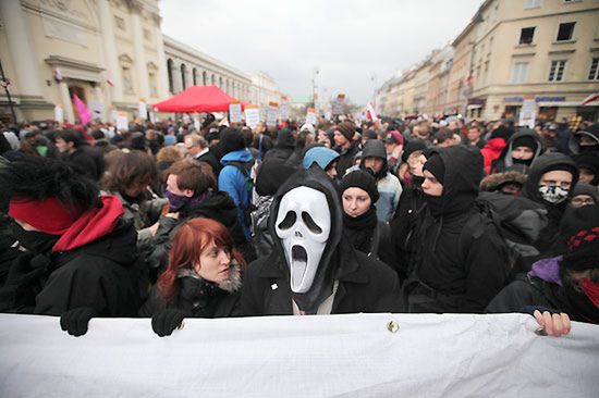 Narodowcy ruszyli; na ich drodze stoją kontrmanifestacje