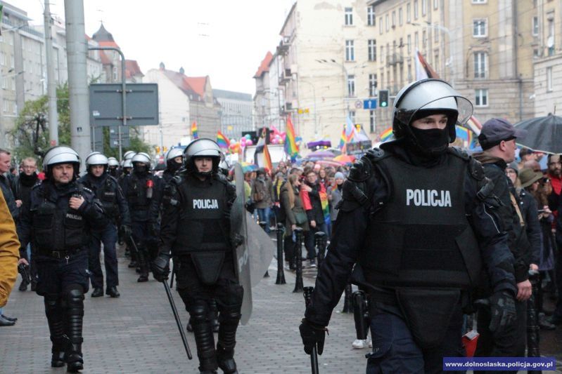 Incydent podczas Marszu Równości we Wrocławiu. Szedł z nożami i krzyczał "Allahu Akbar"