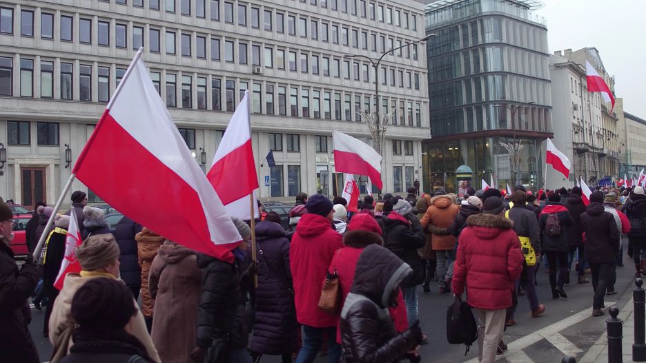 Wstydzimy się bycia Polakami, najbardziej z powodu działalności rządzących