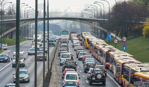 Warszawski ratusz: Liczba mieszkańców stolicy spada w weekendy o 10 proc.