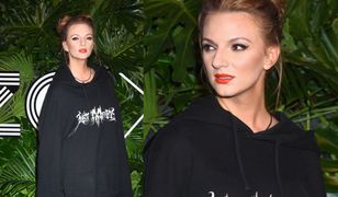 Sarsa na salonach w samej bluzie!