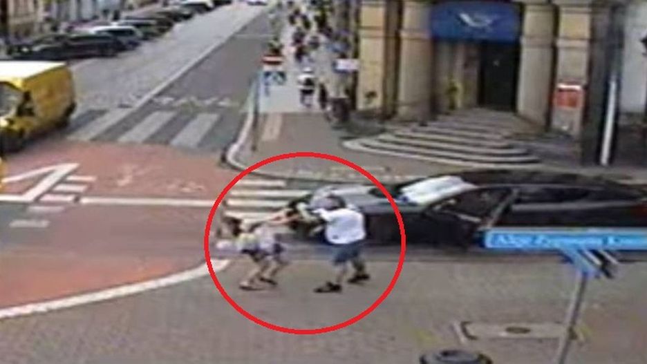 Leszno. Kierowca porsche zaatakował kobietę