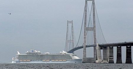 Oto największy statek pasażerski na świecie - Allure Of The Seas