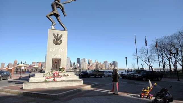 Szacunku dla Pomnika Katyńskiego w Jersey City domagają się też polscy żydzi