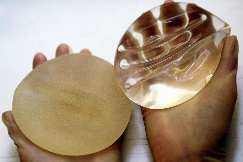 Francja zakazała niebezpiecznych implantów piersi