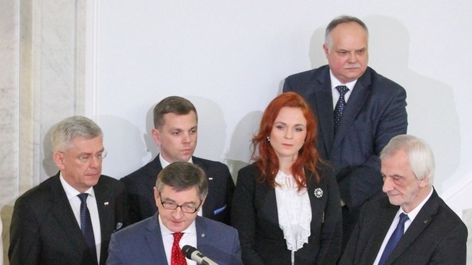 Spotkanie opłatkowe w Sejmie. W centrum kadru Agnieszka Kaczmarska i Jakub Kowalski.