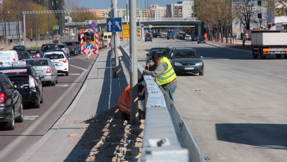 Trwają ostatnie prace przed otwarciem południowej jezdni ulicy Marynarskiej