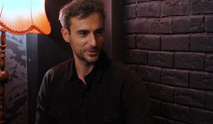 Prolog: Dwa lata temu "rzucił papierami". Pisze książki, od których trudno się oderwać