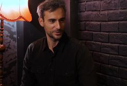 Prolog: Dwa lata temu "rzucił papierami". Pisze książki, od których trudno się oderwać