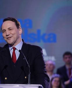 "Zmieszczą się, śmiało". Kontrowersyjny żart Radosława Sikorskiego