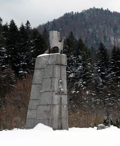 Rozbiorą pomnik gen. Świerczewskiego. Dekomunizacja w Bieszczadach