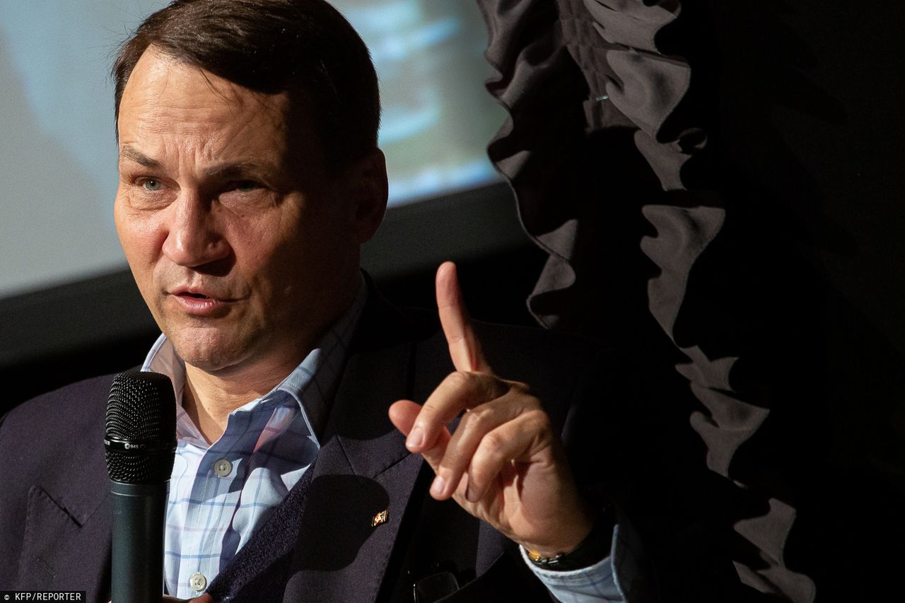 Atak USA na Iran. Sikorski komentuje: "bardzo niebezpieczna mieszanka". Ma apel do rządu