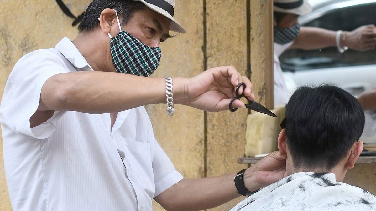 Kiedy salony fryzjerskie, kosmetyczne i centra handlowe wznowią działalność? Jest decyzja
