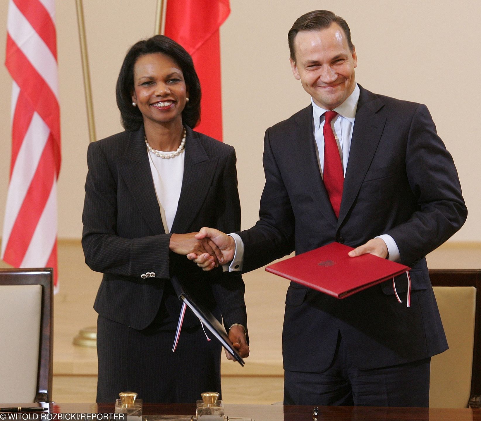 Radosław Sikorski i Condoleezza Rice podczas podpisania umowy ws. utworzenia amerykańskiej bazy w Redzikowie