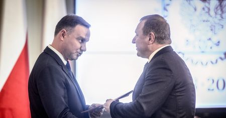 Sondaż. Prezydent Andrzej Duda zgodził się na 2 mld zł dla TVP. "Nie powinien"