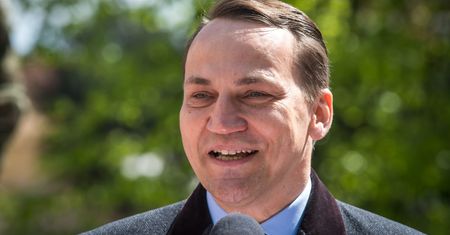 Sikorski wskazuje, kto był szpiegiem. "To ujawnienie tajemnicy państwowej"