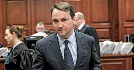 Radosław Sikorski ujawnia wrażliwe informacje. "To nieodpowiedzialne"