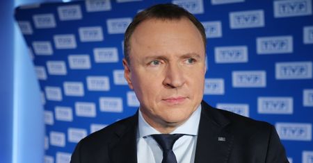 Poszukiwani nowi dziennikarze do TVP. Mają pełnić funkcję osób piszących "paski"