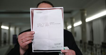 "Wysłannicy ojca Morawieckiego grożą mi śmiercią". Ksiądz Jegierski zdradza kulisy pożyczki na 96 tys. złotych