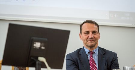 Przemiana Sikorskiego? "Zmieniłem zdanie w sprawie ekshumacji"