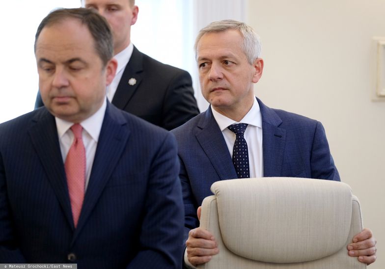Marek Zagórski (z prawej) i Konrad Szymański (z lewej) nie zgadzają się w kwestii jednej z ustaw. Do starcia doszło na posiedzeniu rządu.
