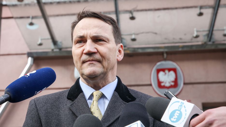 Radosław Sikorski przed wejściem do Prokuratury Krajowej 