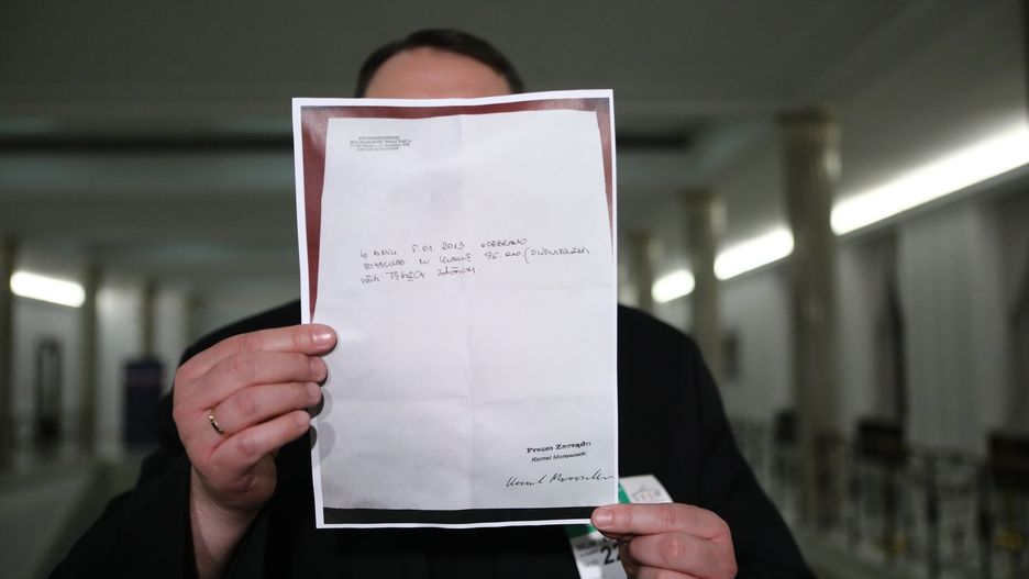 Ksiądz żąda od Kornela Morawieckiego zwrotu pieniędzy