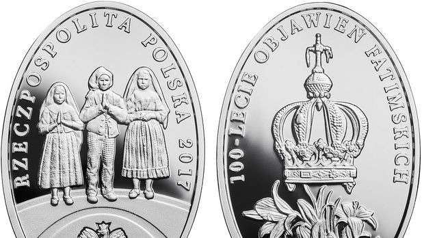 Srebrna moneta kolekcjonerska upamiętniająca 100-lecie objawień fatimskich.
